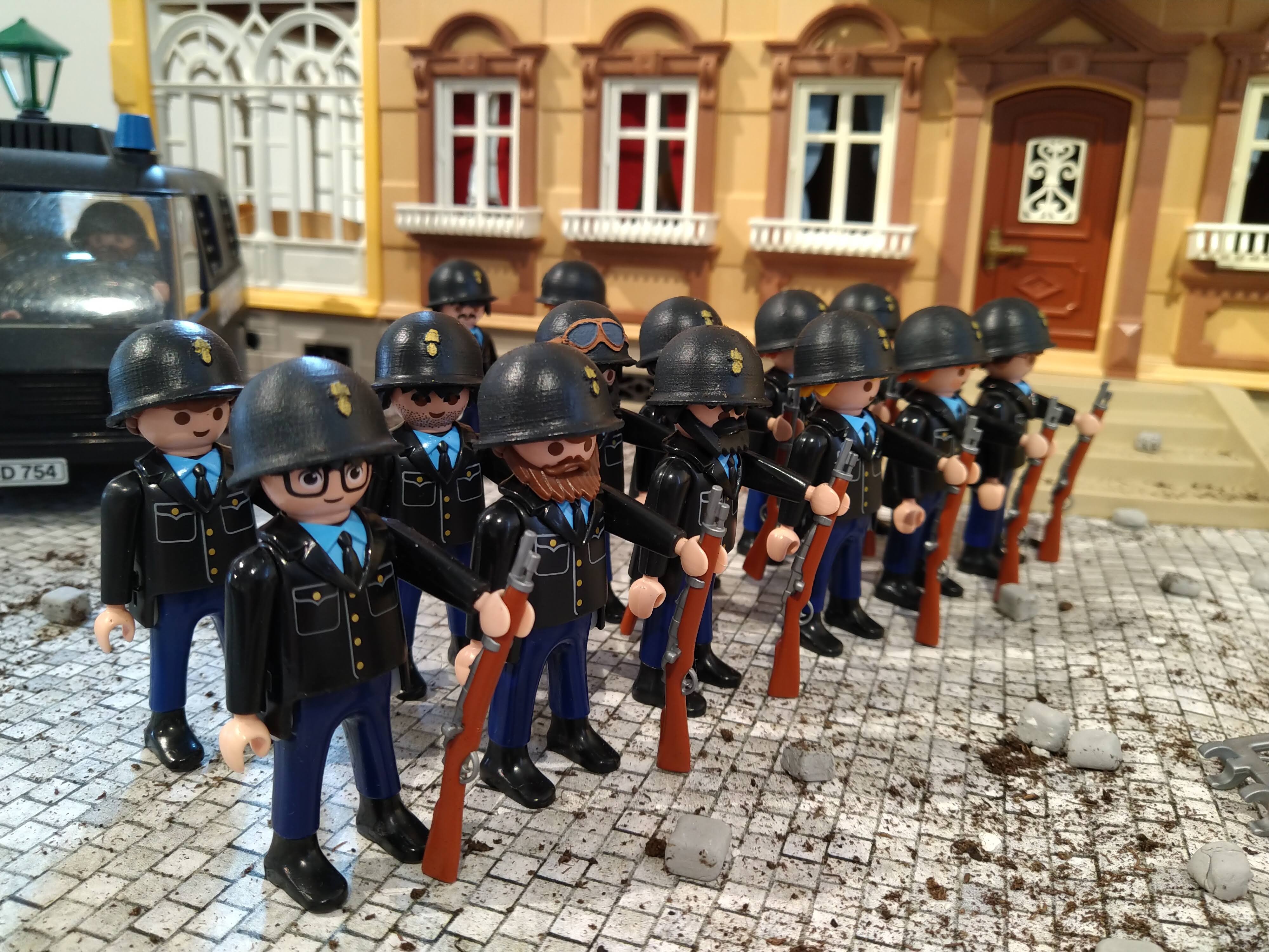 Expoition playmobil gendarmerie pendant mai 68