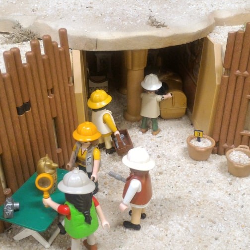 Exposition playmobil archeologie au musée de l'oise