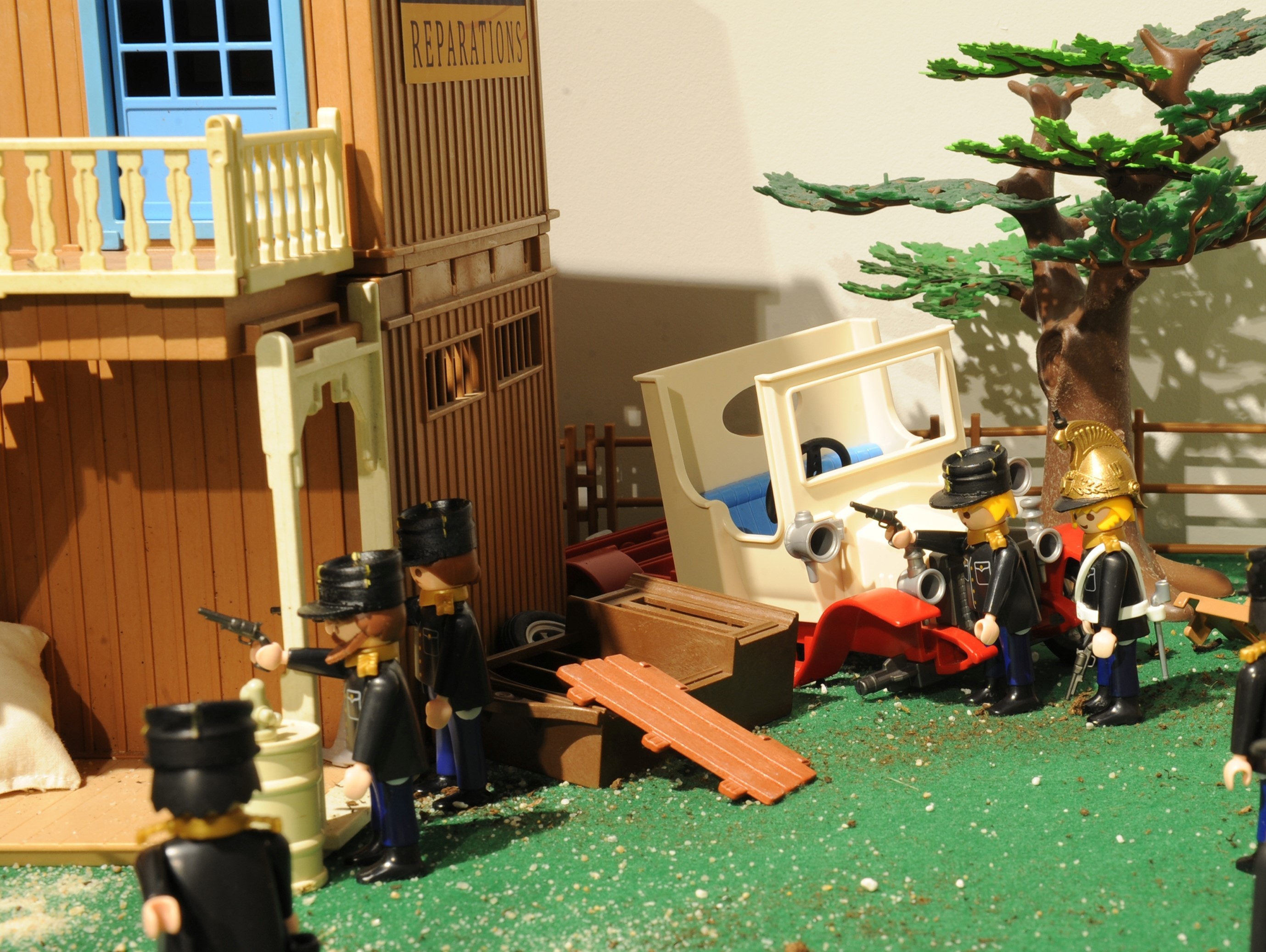 Exposition playmobil gendarmerie - arrestation de Bonnot en 1912