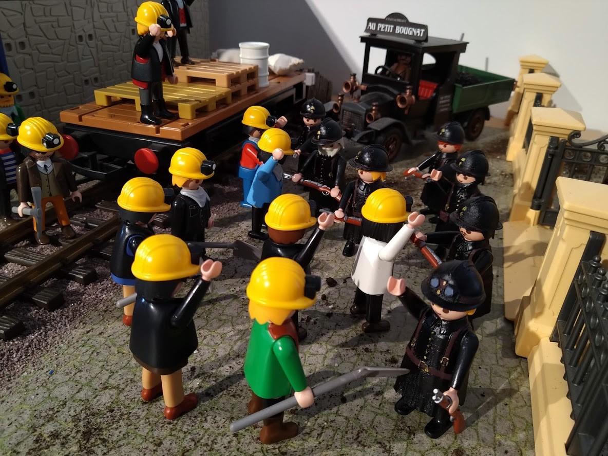 Exposition playmobil : La gendarmerie pendant les grève de 1936