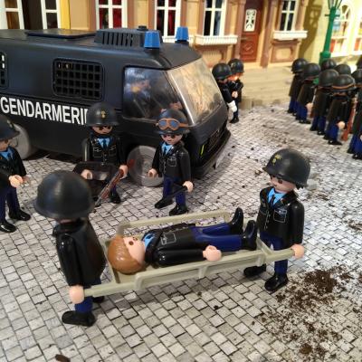 Exposition playmobil gendarmerie pendant mai 68