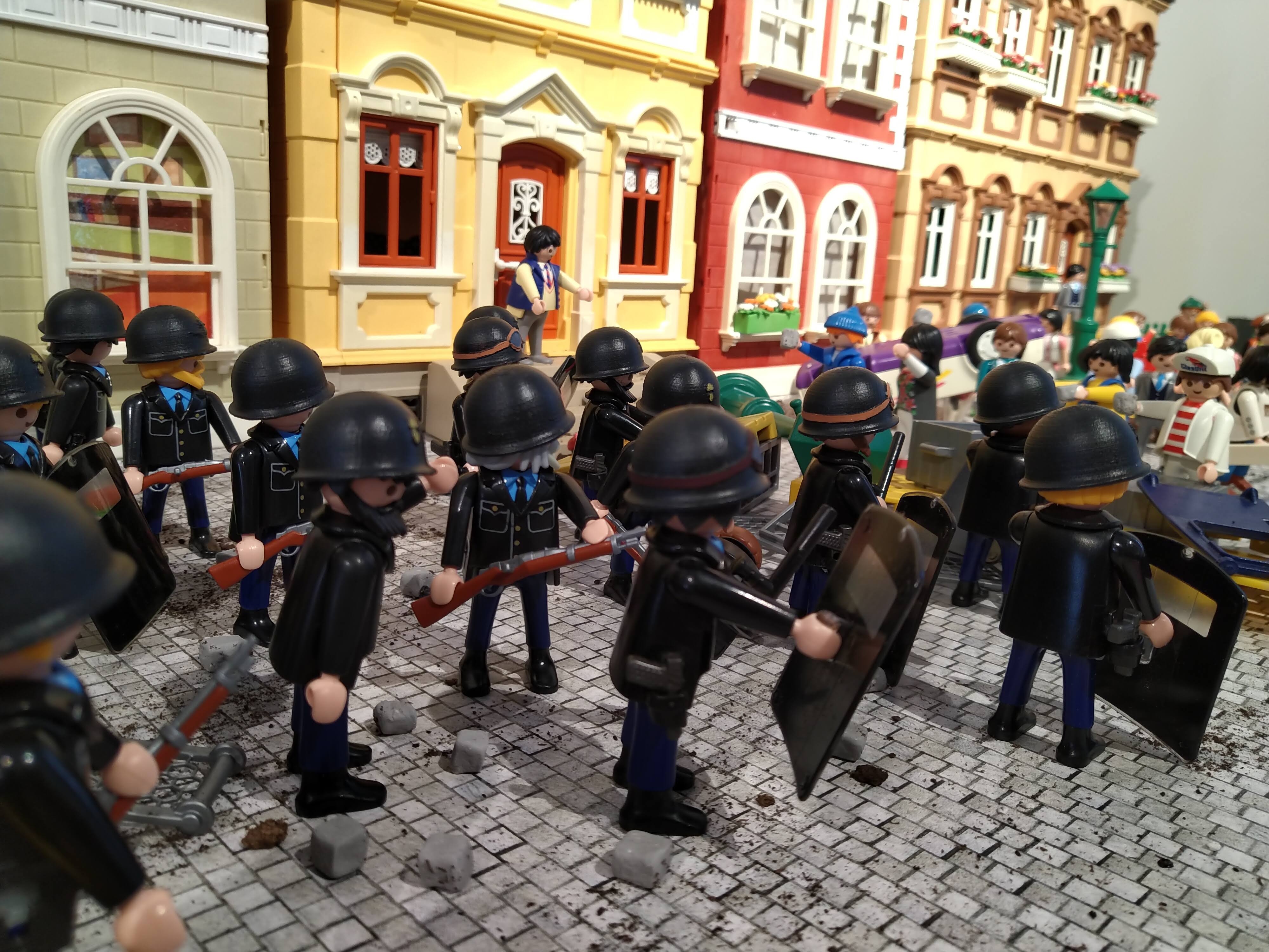 Exposition playmobil gendarmerie pendant mai 68