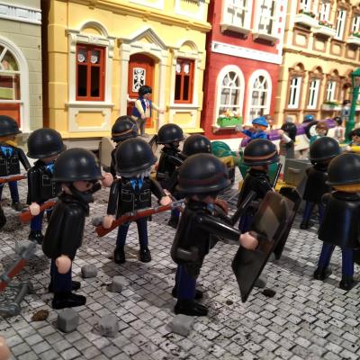 Exposition playmobil gendarmerie pendant mai 68