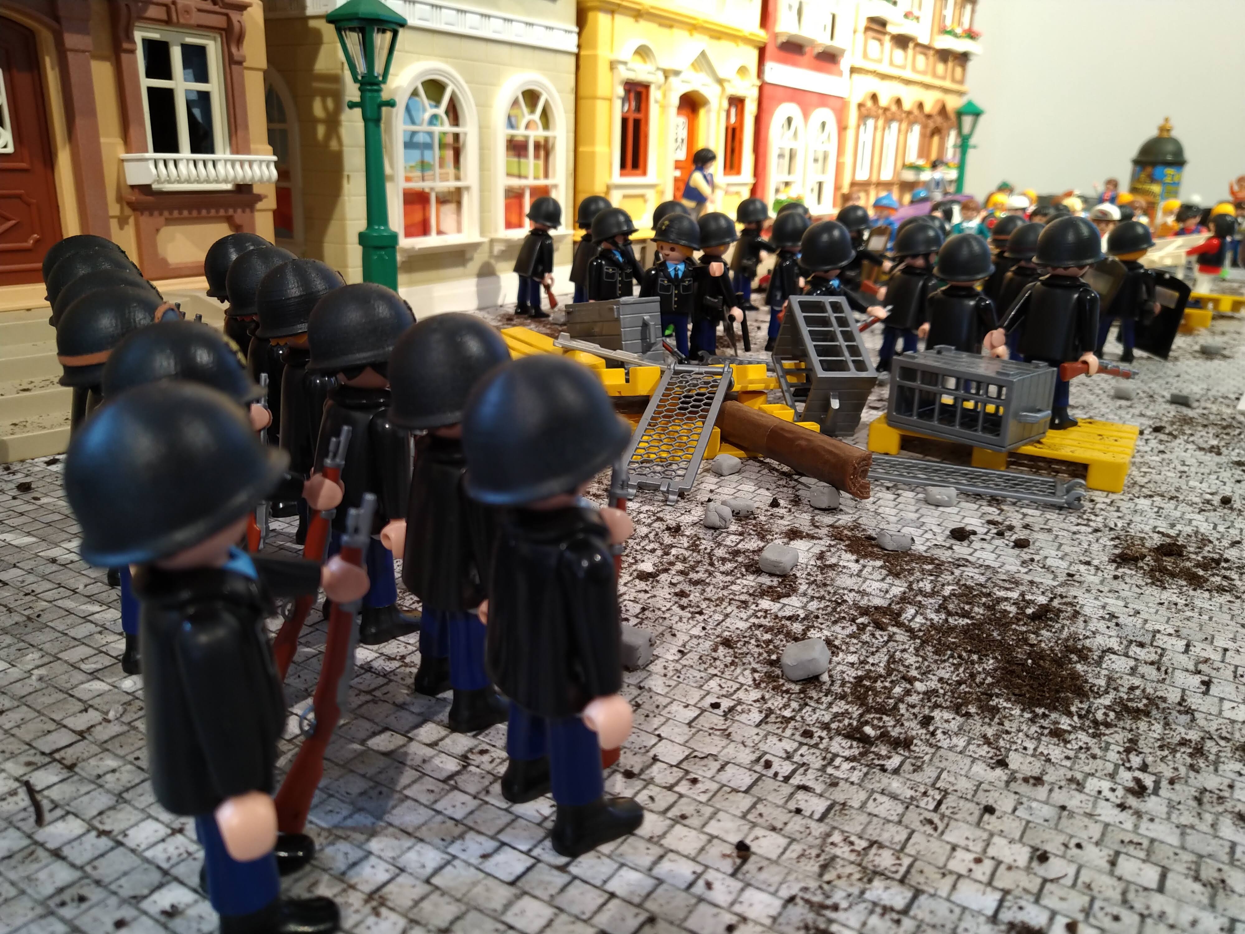 Exposition playmobil gendarmerie pendant mai 68