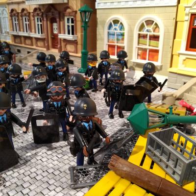 Exposition playmobil gendarmerie pendant mai 68