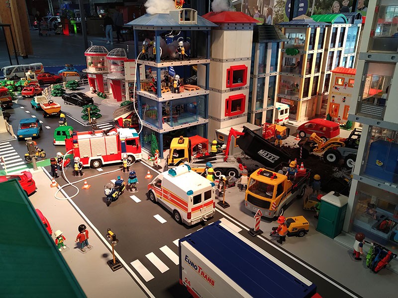 Exposition Playmobil au salon de l'Auto 2023 - Mégacité Amiens