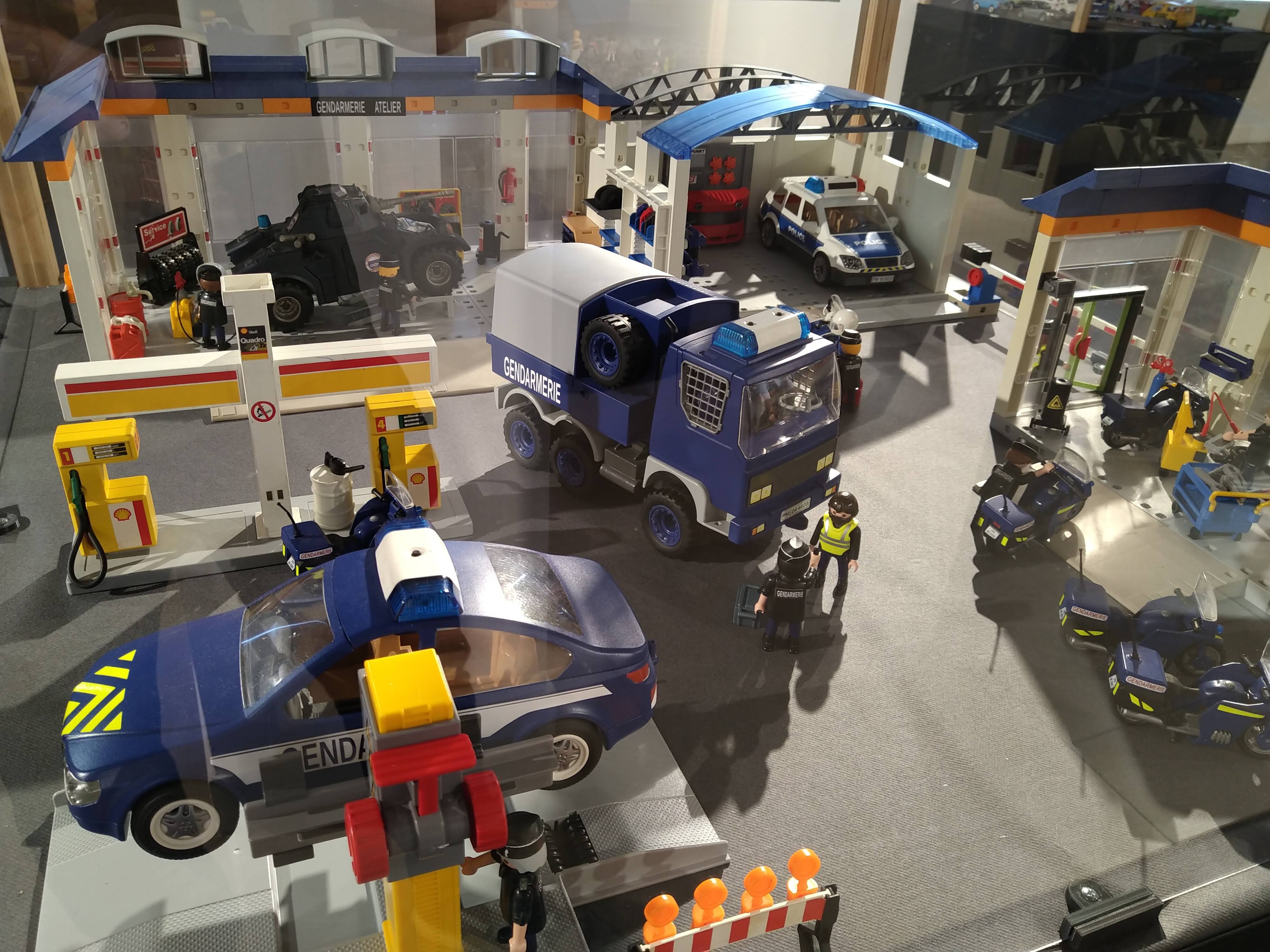 Gendarmerie ateliers de mécanique en playmobil