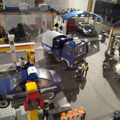 Gendarmerie ateliers de mécanique en playmobil