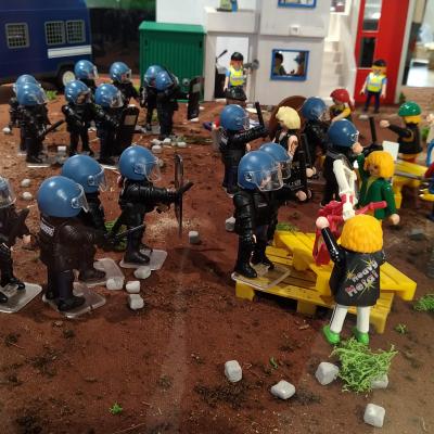 Gendarmerie mobile en intervention en  playmobil