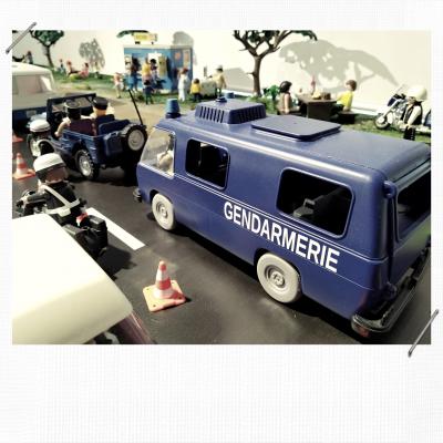 Gendarmerie playmobil contrôle routier sur la N7 dans les années 70