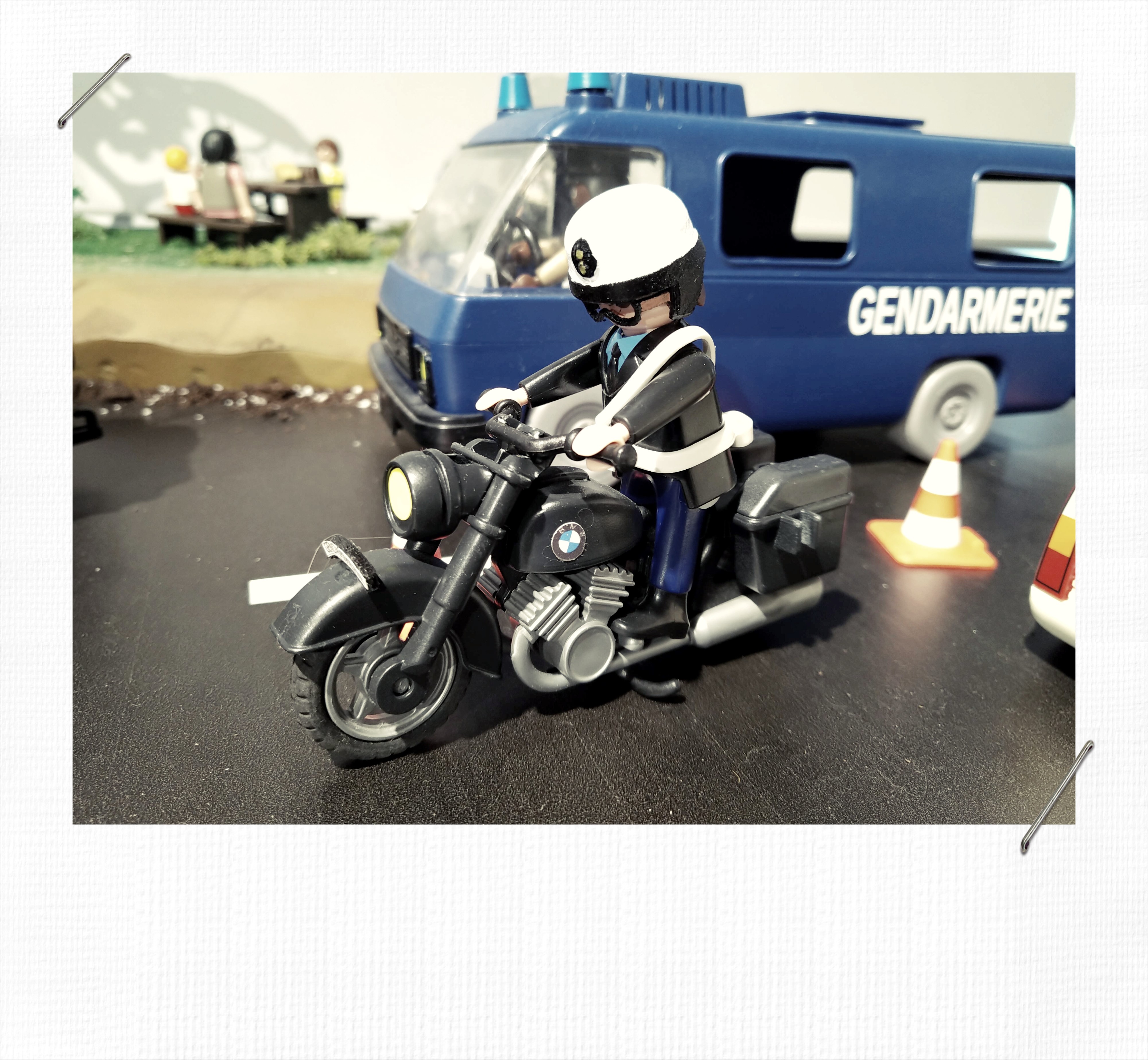 Gendarmerie playmobil contrôle routier sur la N7 dans les années 70