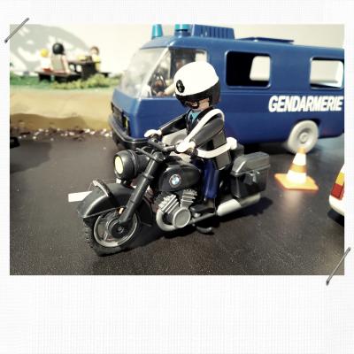 Gendarmerie playmobil contrôle routier sur la N7 dans les années 70