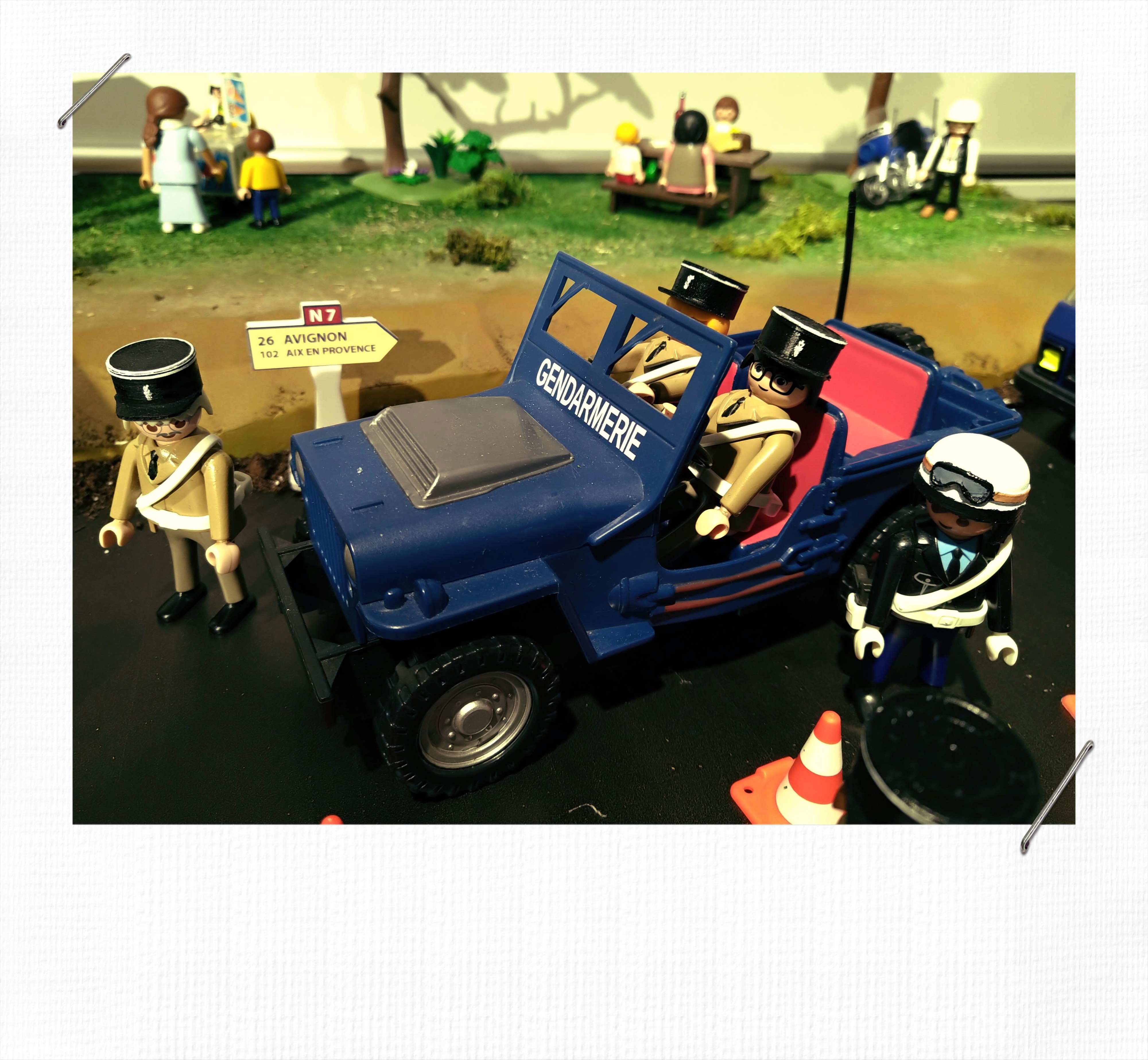 Gendarmerie playmobil contrôle routier sur la N7 dans les années 70