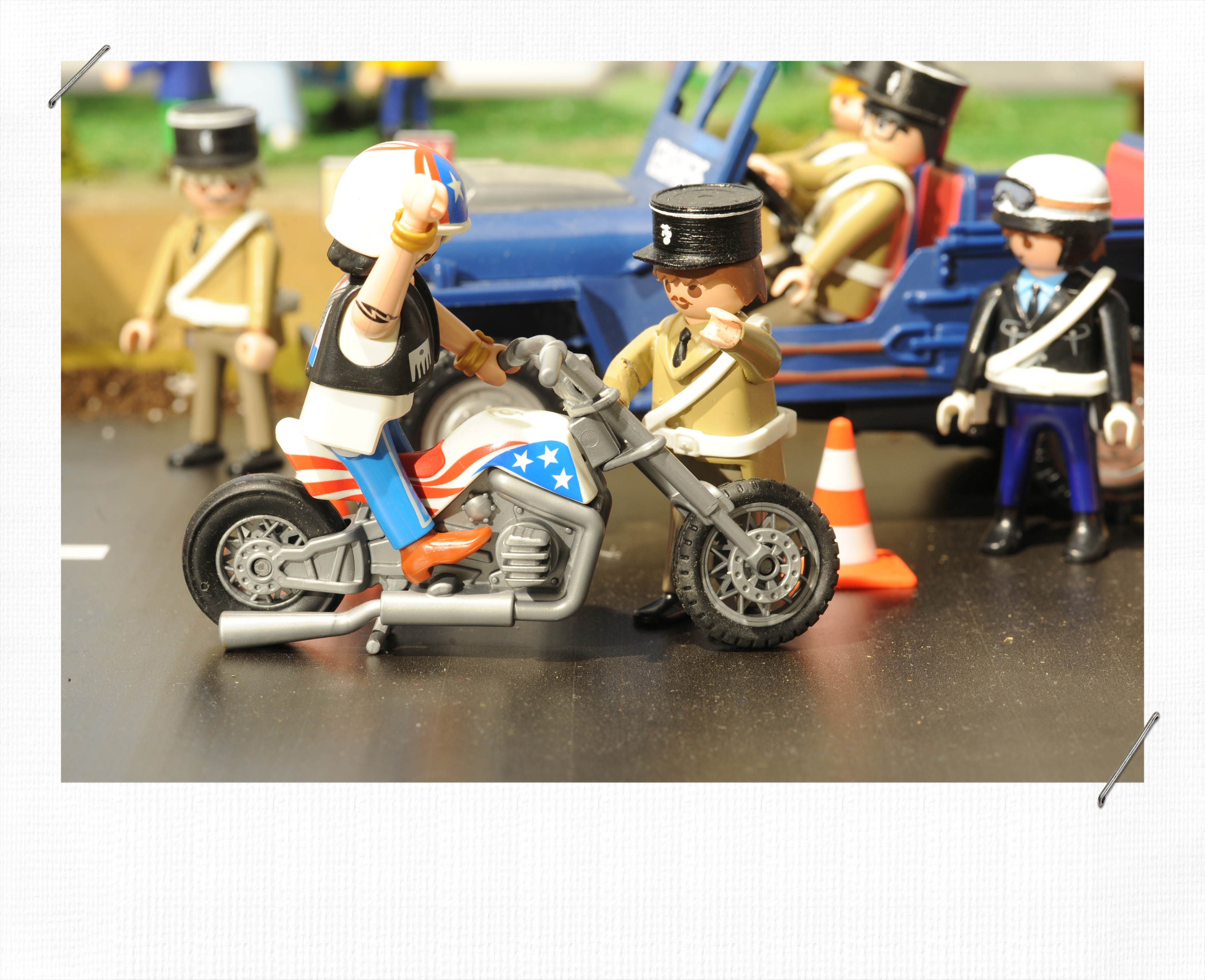 Gendarmerie playmobil contrôle routier sur la N7 dans les années 70