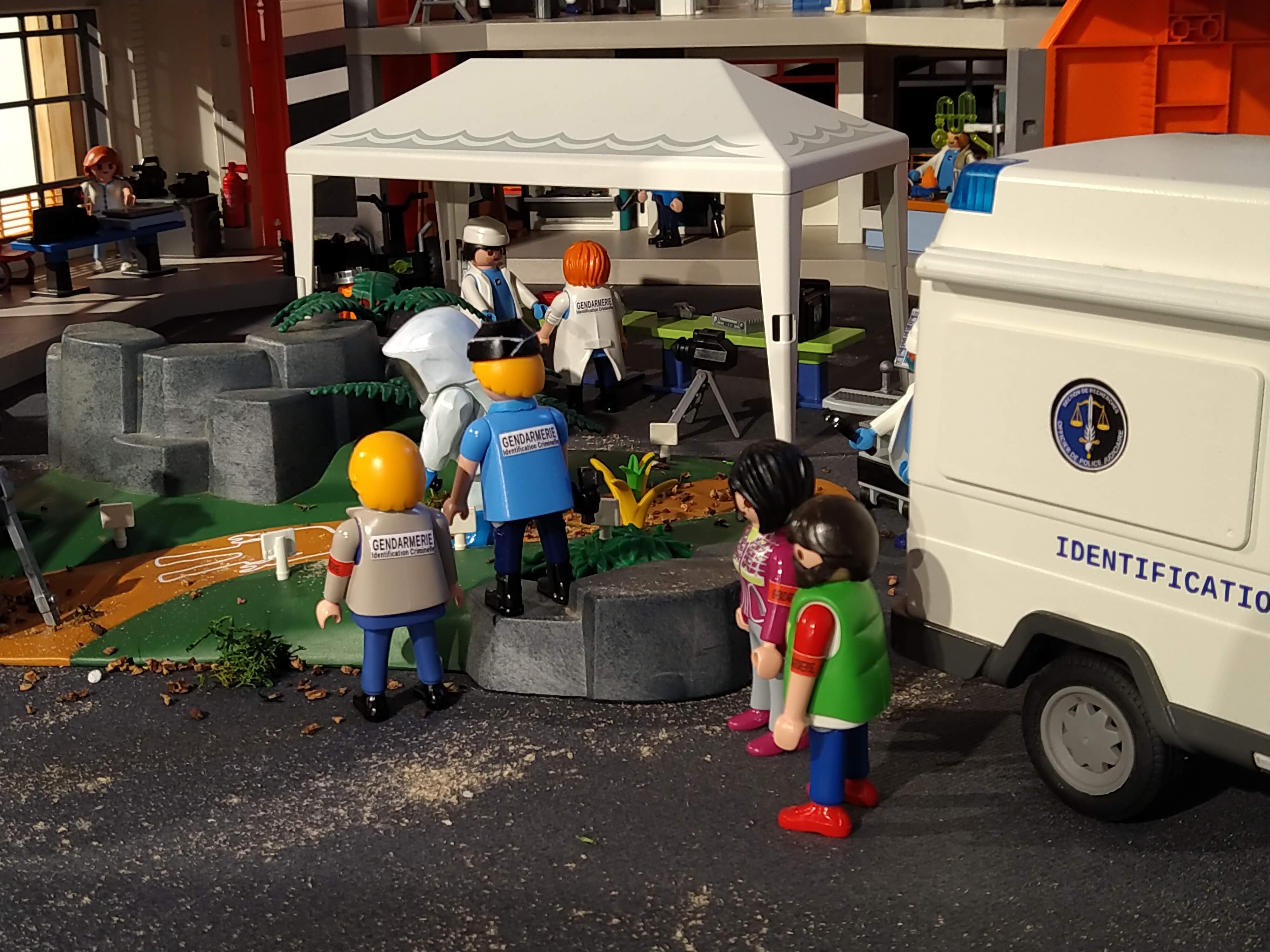 Gendarmerie scientifique identification en playmobil