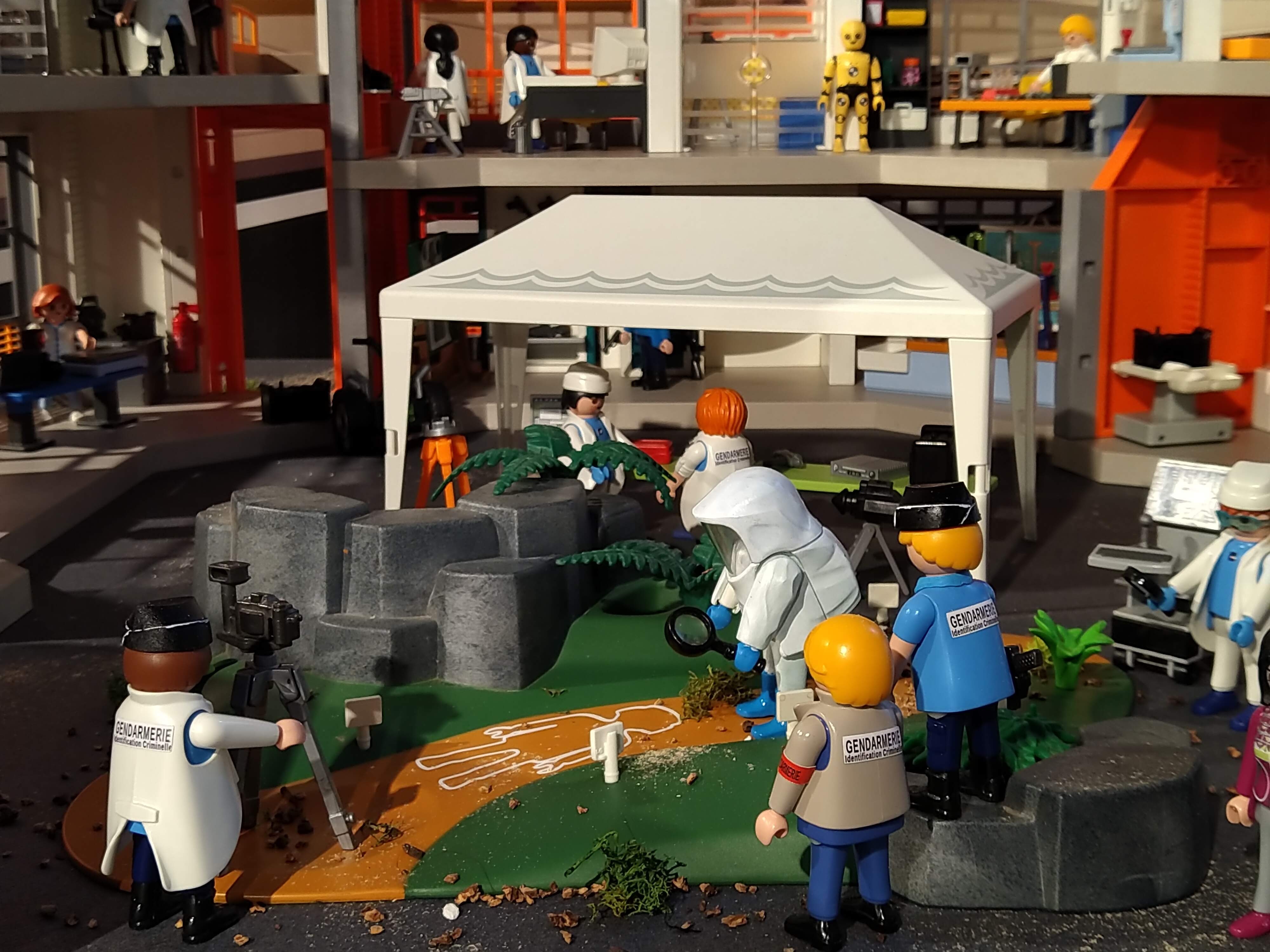 Gendarmerie scientifique en playmobil