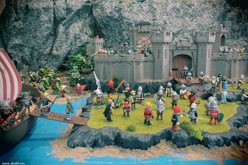 L'invasion diorama d'inspiration Heroïc Fantasy en Playmobil