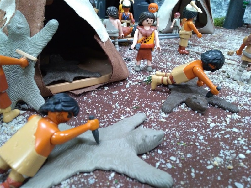 La préhistoire en Playmobil entre humour et faits historiques