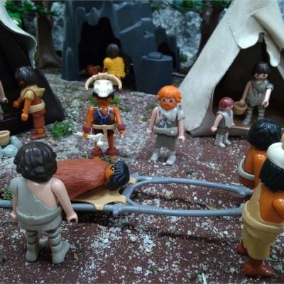 La préhistoire en Playmobil entre humour et faits historiques