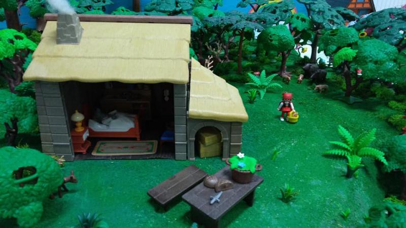 Exposition playmobil saint romain le puy 2018 dominique bethune petit chaperon rouge